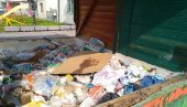 RUŽNA SLIKA U POŽAREVCU: Niko ne uklanja smetlište pored dečjeg parkića