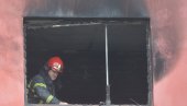 ЖЕНУ НИСАМ ВИДЕО ОД ДИМА Станар зграде у Сремчици у којој је избио пожар: Развалили смо врата да уђемо у стан