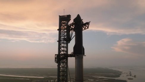 TRENUTAK ZA ISTORIJU: Ilon Mask lansira najmoćniju raketu ikada (VIDEO)