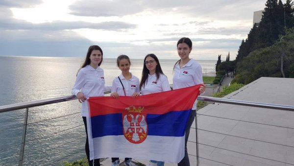 ДЕВОЈКАМА ИЗ СРБИЈЕ БРОНЗА И ПОХВАЛА: Математичка олимпијада у Порторожу