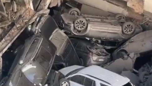 JEZIVI SNIMCI IZ NJUJORKA: Garaža se srušila kao kula od karata - Strahuje se da ima zatrpanih (FOTO/VIDEO)