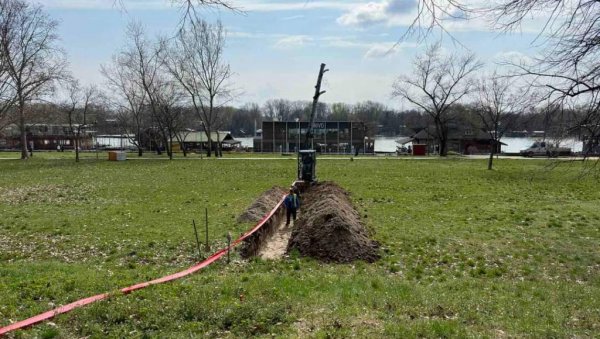 ПОСЛЕ САГЛАСНОСТИ СРБИЈАВОДА, ЗВАНИЧАН ПОЧЕТАК РАДОВА НА ОБЕЗБЕЂИВАЊУ УСЛОВА ЗА РАД ПЛОВИЛА: Мајстори од данас на Савском насипу