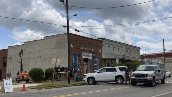 НОВИ ДЕТАЉИ СТРАВИЧНЕ ПУЦЊАВЕ НА РОЂЕНДАНСКОЈ ПРОСЛАВИ: Ухапшена два тинејџера због убиства четири особе