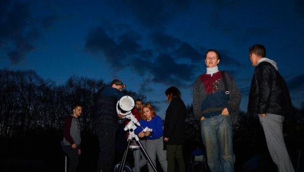 ТАКМИЧЕЊЕ У ПРОНАЛАЖЕЊУ НЕБЕСКИХ ТЕЛА : Смотра љубитеља астрономије на Фрушкој гори