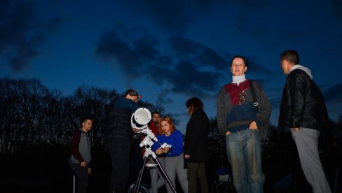 ТАКМИЧЕЊЕ У ПРОНАЛАЖЕЊУ НЕБЕСКИХ ТЕЛА : Смотра љубитеља астрономије на Фрушкој гори