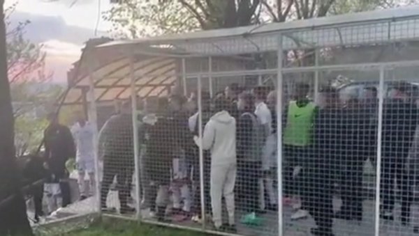 СНИМАК СРАМНОГ ИНЦИДЕНТА: Нападнути капитен и голман ФК Партизан после меча са Чукаричким (ВИДЕО)