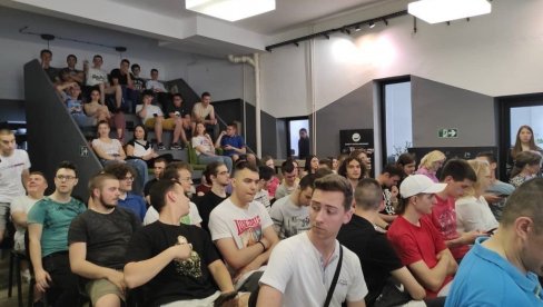 ИНФО ДАН ЗА ОСМАКЕ: Професионална оријентација младих у зрењанинском ИКТ
