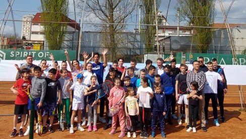 ILIJA BOZOLJAC UZ NAJMLAĐE TENISERE: Otvoren turnir Sportskih igara u Vranju