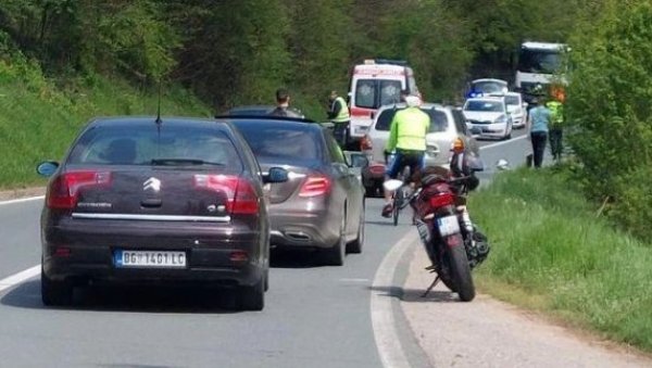 ТЕШКА САОБРАЋАЈНА НЕСРЕЋА НА ИЗЛАСКУ ИЗ ВАЉЕВА: Саобраћај блокиран, погинуо мотоциклиста (ФОТО)
