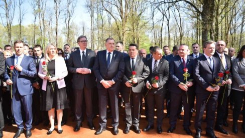 VUČIĆ U DONJOJ GRADINI: Obeležen Dan sećanja na žrtve zločine genocida u Jasenovcu (FOTO/VIDEO)