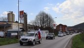 СА ТРОБОЈКОМ НА ЧЕЛУ КОЛОНЕ: Срби не хају за Куртијеве изборе - у Лепосавићу данас свадба (ФОТО)