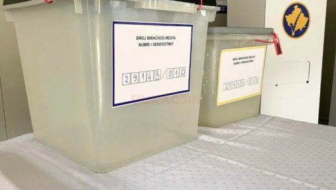 КУРТИЈЕВ ДЕБАКЛ: Гласачке кутије на лажним изборима празне (ФОТО)