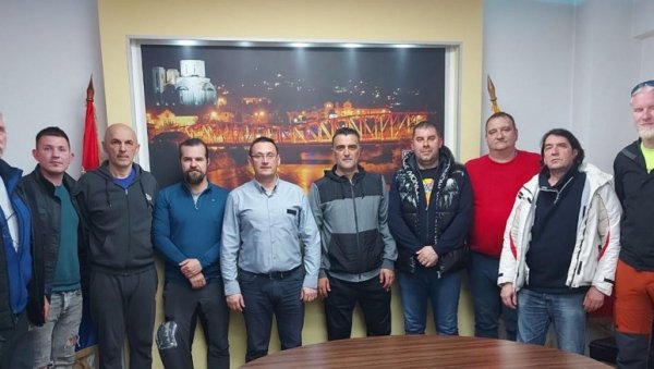 ХИТНА РЕАКЦИЈА СПОРТСКОГ САВЕЗА СРБИЈЕ: Спас за спорт у Владичином Хану, клубови са општином потписали уговоре о подршци