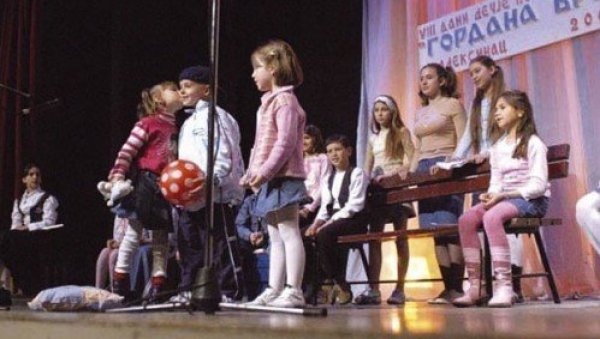 УРУЧЕЊЕ НАГРАДА НА 26. СУСРЕТИМА ГОРДАНА БРАЈОВИЋ: Признања и за будуће писце