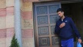 PRIJATNO SE IZNENADIO: Kineski novinar snimao crkvu u Banjaluci, a onda se pojavio Đoković (VIDEO)