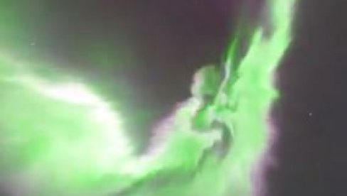 ИЗГЛЕДА КАО ЗЕЛЕНИ ЗМАЈ: Спектакуларни снимак из Канаде - Веома јака магнетна олуја изазвала необичну поларну светлост (ВИДЕО)