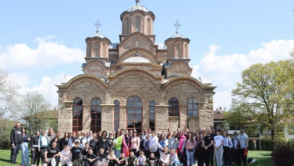 ДИРЉИВ СУСРЕТ НА КОСМЕТУ: Основци из Новог Сада узвратили посету вршњацима