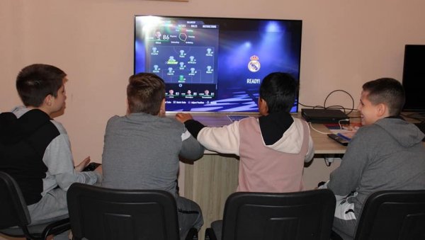 ХУМАНИТАРНИ ТУРНИР У ВИРТУЕЛНОМ ФУДБАЛУ: Новац деспотовачкој деци са посебним потребама (ФОТО)