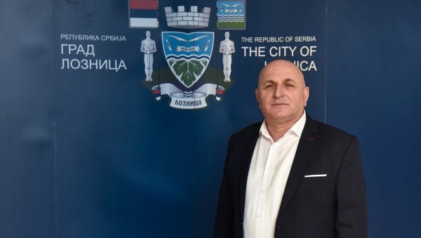 ПЕТРОВИЋУ ЗЛАТНИ КЉУЧ ПОДУНАВЉА: Градоначелник Лознице добитник признања Дунавског бизнис форума