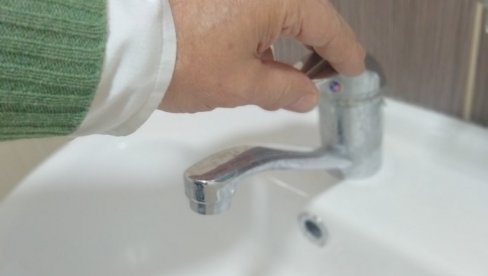 RADOVI NA VODOVODNOJ MREŽI U NOVOM SADU: Ulica Laze Nančića bez vode