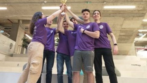 MUNJE IDU U FRANCUSKU: Juniori Matematičke gimnazije odneli pobedu na kupu u robotici Eurobot