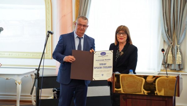 ОПШТИНА КЛАДОВО ПРОСЛАВЉА СВОЈ ДАН: Председнику Србије титула почасног грађанина, заслужнима награде и признања