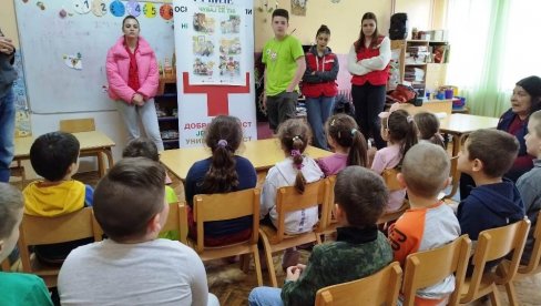 MIŠA I MAŠA MEĐU PREDŠKOLCIMA: U Paraćinu održana edukativna radionica o bezbednom ponašanju