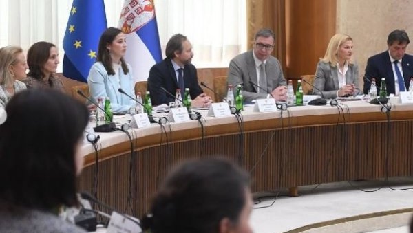 ДА НАСТАВИМО РАД КА ЗАЈЕДНИЧКОЈ БУДУЋНОСТИ Вучић примио чланове Радног тела Савета ЕУ за проширење и државе у процесу приступања (ФОТО)