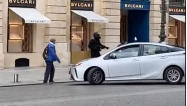 МИЛИОНСКА ПЉАЧКА ЗЛАТАРЕ БУЛГАРИ У ПАРИЗУ: Тужилаштво – У току је истрага, разбојници побегли са накитом