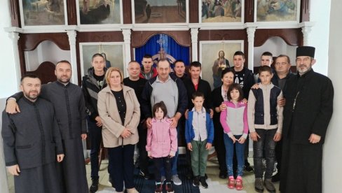 KRŠTENO ŠESTOTO DECE IZ PORODICE NIKOLIĆ: Duhovna svečanost u selu Capariću