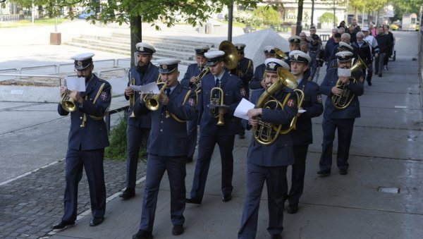 ПРВОМАЈСКА „БУДИЛИЦА“ ЗА КРАЉЕВЧАНЕ: Традиционална празнична акција ватрогасног оркестра у Краљеву