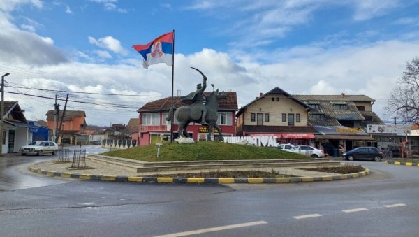 ОВО ШТО КУРТИ РАДИ ЈЕ СРАМОТА, ДА ЛИ СВЕТ ВИДИ Грађани Грачанице огорчени: Жалосно је шта нам раде, немамо ни динар, ни слободу