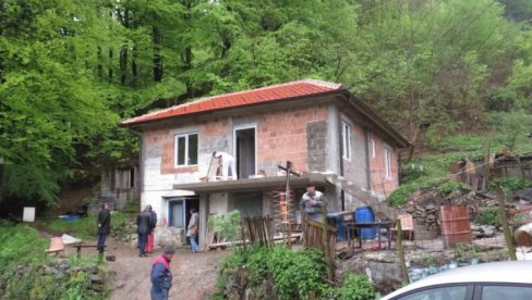 ТРАЧАК НАДЕ НАКОН СТРАШНЕ ТРАГЕДИЈЕ: Ускоро ће бити завршен нови дом за Аметовиће
