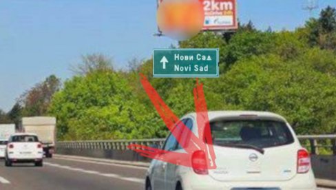 NE RADE TO SAMO ZBOG PARKINGA: Vidite kako je prekrio tablice na auto-putu ka Novom Sadu (FOTO)