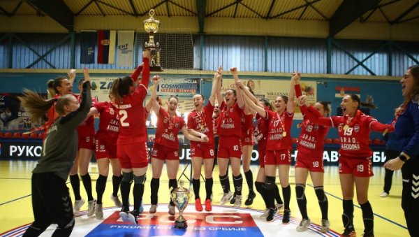 НЕМА БОЉИХ У СРБИЈИ: Рукометашице Јагодине после титуле одбраниле и пехар Купа