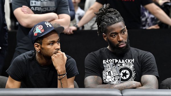 НАЈТЕЖЕ ЈЕ ЊИМА ДВОЈИЦИ: Погледајте реакцију Пантера и Лесора током драме у арени (ВИДЕО)