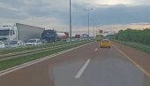 KILOMETARSKA KOLONA U SMERU KA BEOGRADU: Veliki zastoj zbog lančanog sudara na Pančevačkom putu (VIDEO)