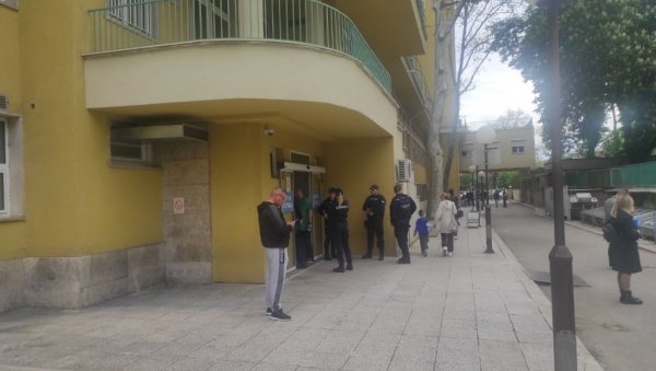 ДВЕ ДЕВОЈЧИЦЕ СУ ЛЕЖАЛЕ ЈЕДНА ПРЕКО ДРУГЕ: Отац дечака чија је најбоља другарица упуцана у Основној школи Владислав Рибникар на Врачару