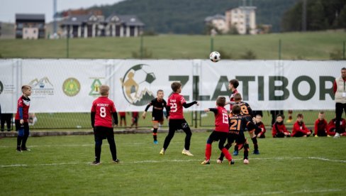 СПЕКТАКЛ НА ЗЛАТИБОРУ: Фудбалска младост одушевила све