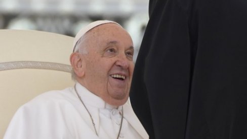 ОГЛАСИО СЕ ВАТИКАН: Папа се опоравио