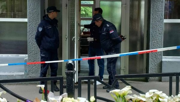 ПРИВЕДЕНИ ОБРЕНОВАЧКИ ОСНОВЦИ КОЈИ СУ ИМИТИРАЛИ СЛУЧАЈ ИЗ ОШ НА ВРАЧАРУ: Извадили и плашили другаре пластичним пиштољем