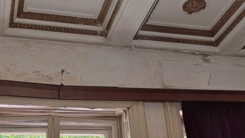 TUŽNE IGRE BEZ KRAJA: Reprezentativno zdanje u Francuskoj 7 decenijama propada, a rešenje ni na vidiku