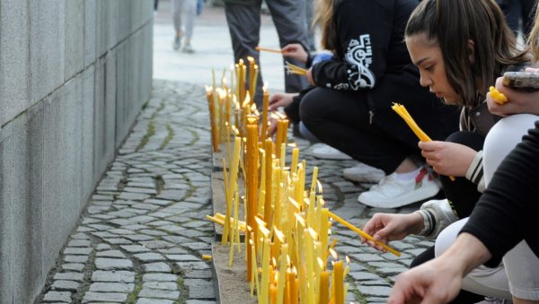 ПОМЕН НАСТРАДАЛИМА: Жалост за невиним жртвама трагедије у ОШ Владислав Рибникар