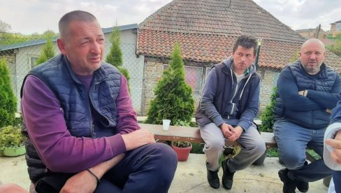 OČEVO LICE KAO ZEMLJA CRNO. NA PRSTIMA KRV DETETA OD NOĆI UŽASA Scena koja slama - Daliboru svadbu spremati nećemo