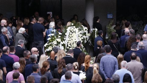 VRATI SE, DUŠO, MAMI U ZAGRLJAJ  Na beogradskom Centralnom groblju sahranjena tragično stradala ćerka Dragana Kobiljskog