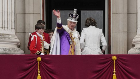 НИЈЕ ПРВУ ПУТ ДА ЧАРЛС ПРИСУСТВУЈЕ КРУНИСАЊУ: Ко је све до сада поздрављао народ са балкона Бакингемске палате?