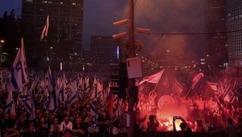 НЕМИРИ У ИЗРАЕЛУ НЕ ПРЕСТАЈУ: Хиљаде људи на новим антивладиним протестима (ФОТО)