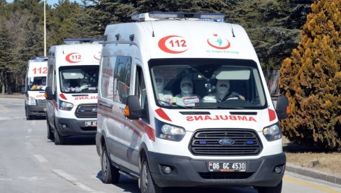 TEŠKA SAOBRAĆAJNA NESREĆA U TURSKOJ: U sudaru kamiona sa automobilom na benzinskoj pumpi poginulo 12 osoba (FOTO)