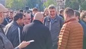DOK SRBIJA TUGUJE, MIKETIĆ SE SMEJE: Sramno ponašanje Đorđa Miketića na protestu