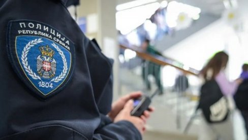 DOJAVE O BOMBAMA I U NOVOPAZARSKIM ŠKOLAMA: Deca evakuisana - policija na terenu